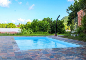 Bas de villa F2 neuf avec terrasse et piscine